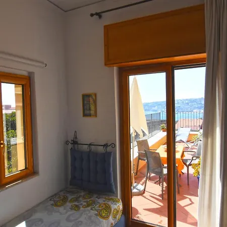 Pizzofalcone Apartment *