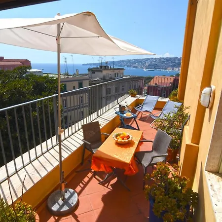 Pizzofalcone Apartment *