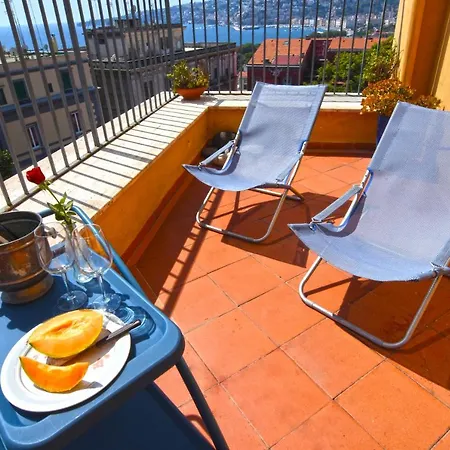 Pizzofalcone Apartment *